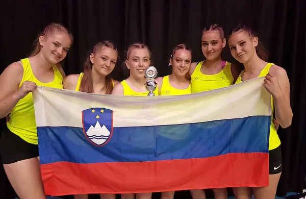 Dekleta koprskega Flipcaprisa so svoje nastope na 24. evropskem 
prvenstvu v cheerleadingu in cheer plesu na Nizozemskem 
okronala s tretjim mestom  v kategoriji junior pom dance in domov 
odnesla pokal.   