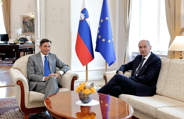 Predsednik republike Borut Pahor se bo s predsednikom SDS  
Janezom Janšo o mandatarski kandidaturi pogovarjal v četrtek.
