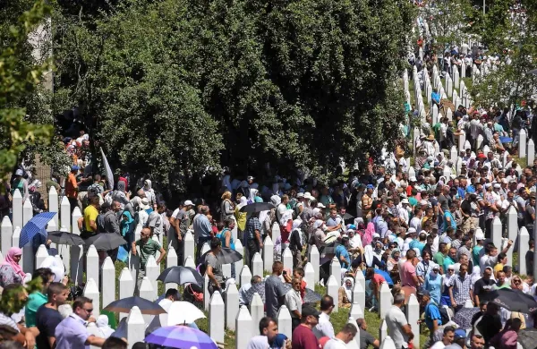 

V spominskem centru v Potočarih so doslej pokopali 6575 žrtev 
genocida, ki so jih identificirali, še okoli 500 identificiranih trupel 
pa so pokopali na drugih pokopališčih.