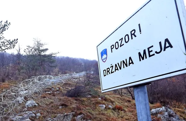 Zagrebčan je v polu čez državno mejo v Slovenijo nezakonito 
pripeljal pet turških ilegalnih migrantov. 