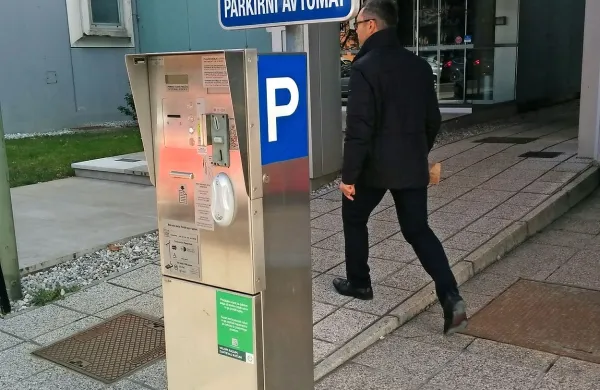 Februarja je 29-letni Novogoričan vlomil v tri parkomate v 
središču Nove Gorice in iz njih vzel 114 evrov.  