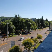Nad mestom v parku, kot je  tudi imenovana Nova Gorica, niso vsi 
meščani vedno navdušeni.