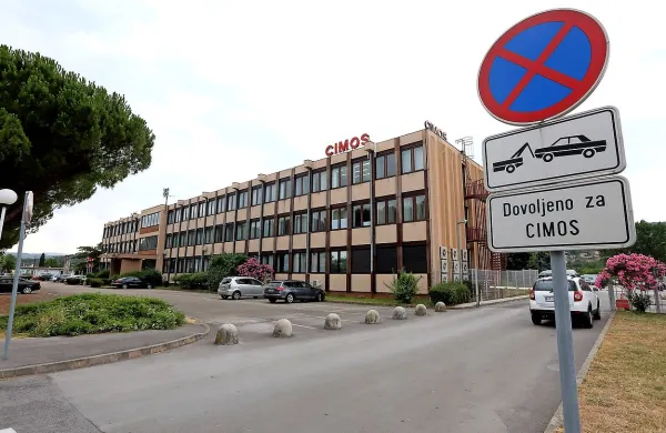 V zadevi prebarvani stroji Gradi&scaron;ek po spremenjeni obtožnici priznal krivdo