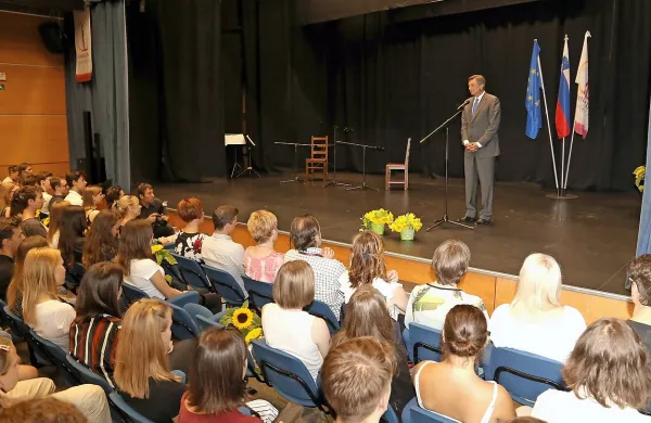 Predsednik republike Borut Pahor je včeraj nagovoril generacijo 
letošnjih maturantov novogoriške splošne gimnazije. 