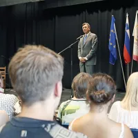 Predsednik republike Borut Pahor je včeraj nagovoril generacijo 
letošnjih maturantov novogoriške splošne gimnazije.