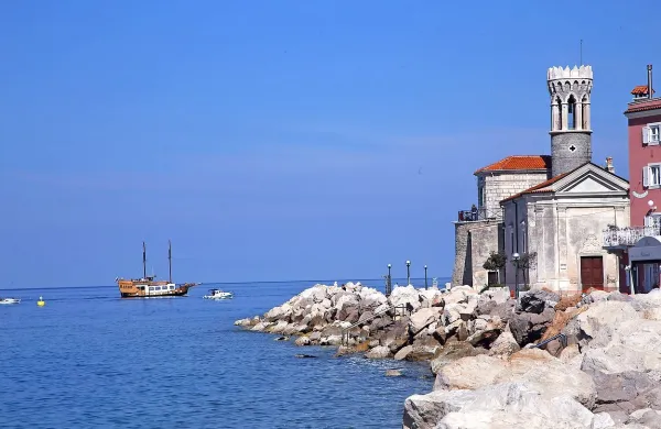  Italijanska skupnost se je zavezala, da bo svetilnik na Punti 
uporabljala za kulturno in turistično dejavnost.