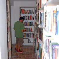 Ambient knjižnice so člani društva uredili rustikalno.