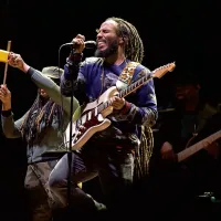Ziggy Marley se z glasbo v očetovem duhu upira krivicam.  