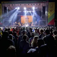 Sončni reggae tudi v dežju