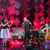 Lea Sirk s svojo glasbo osvaja nagrado za nagrado