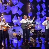 Lea Sirk s svojo glasbo osvaja nagrado za nagrado