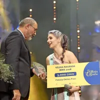 Lea Sirk zmagovalka Melodij morja in sonca