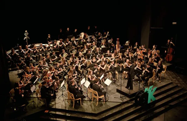 Zadnji v nizu 17 dogodkov je bil veliki gala koncert 90-članskega 
orkestra.