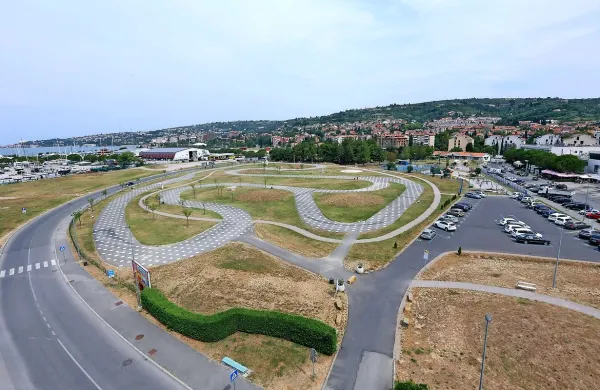 V občinsko last bi med  drugim prešlo zemljišče Parka sonce.