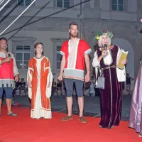 In princeska je pristala v naročju princa