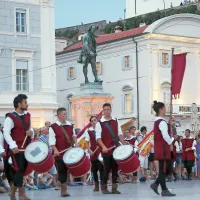 In princeska je pristala v naročju princa