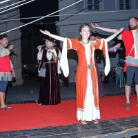 In princeska je pristala v naročju princa