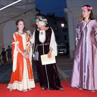 In princeska je pristala v naročju princa
