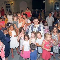 In princeska je pristala v naročju princa