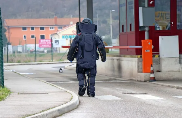 Na mejni prehod Dragonja so januarja poklicali pripadnike 
oddelka za protibombno zaščito specializirane enote policije. 