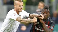 Aljaž Struna v serie A v sezoni 2015/16, ko se je takole boril s 
članom Milana, slovitim Mariom Balotellijem.