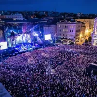 Opereta za rokerje, galebe in zver