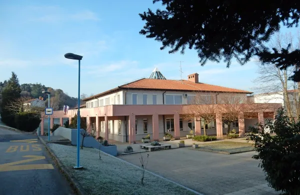Komenska osnovna šola bo morala še eno leto kosila pripravljati v 
več kot 40 let stari kuhinji, ki jo je inšpekcija že hotela zapreti, saj 
je premajhna. 