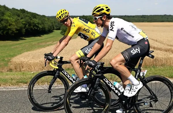 Rumena majica je trdno v rokah ekipe Sky: včeraj jo je oblekel Geraint Thomas (desno). Jo bo danes 
spet Chris Froome (levo)?