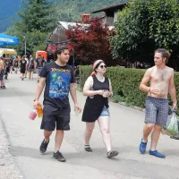 V ulici pod Brajdo se okrepčevalnice  množijo, čeprav so bili 
posamezniki, ki zdaj oddajajo dvorišča,  zelo proti  Metaldays.  