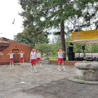 Mažoretke iz Povirja so v predstavo vpletle tudi znakovni jezik.