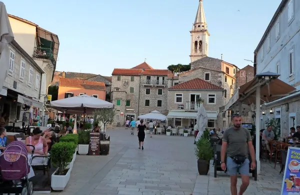 Video je posnel na otoku Hvar.