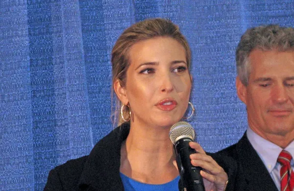 Hči ameriškega predsednika Ivanka Trump je v torek sporočila, da 
zapira svoje podjetje oziroma blagovno znamko za oblačila, 
obutev, nakit in bižuterijo.