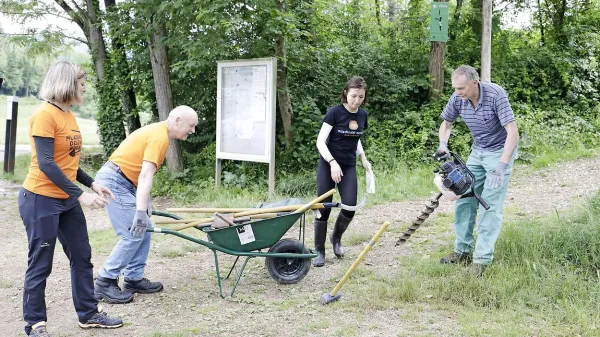 Pred časom so gozd Panovec urejali brigadirji, kmalu naj bi tam 
zabrneli občinski stroji. 