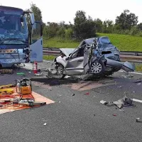 V nesreči na primorski avtocesti udeleženih pet vozil, ena oseba umrla