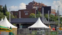 Prireditveni prostor na portoroški plaži je že pripravljen na nov 
koncertni dogodek.