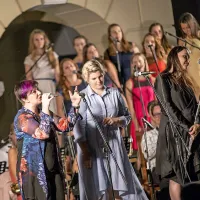 Poletje na trgu sta zaključila orkester Nova in Tinkara
