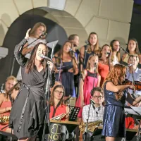 Poletje na trgu sta zaključila orkester Nova in Tinkara