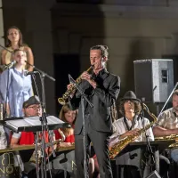 Poletje na trgu sta zaključila orkester Nova in Tinkara