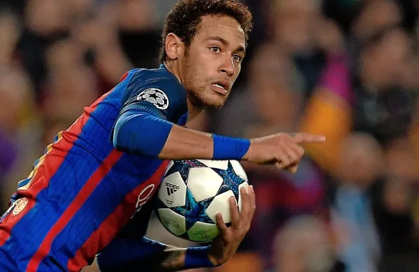 Brazilski nogometni zvezdnik Neymar je v sponzorskem posnetku 
priznal, da včasih pri prekrških pretirava.