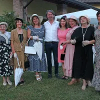 Tudi Robert Pešut je, tako kot številni obiskovalci, z veseljem 
prisluhnil zgodbam aleksandrink. 