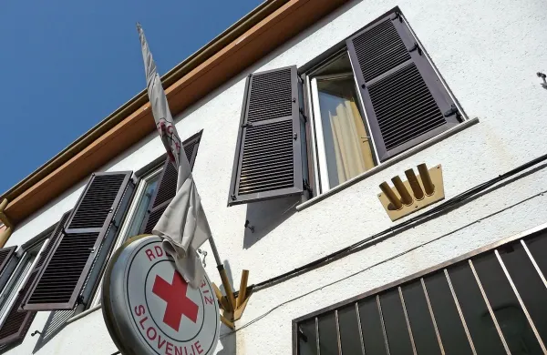 Zadnji, ki je  mandat predsednika  izolskega Rdečega križa  izpeljal 
do konca, je bil Vlado Ostrouška (predsedoval je  osem let), njegovi 
naslednici,    Ceglarjeva in  Božičeva,  sta  odstopili v manj kot enem 
letu. 