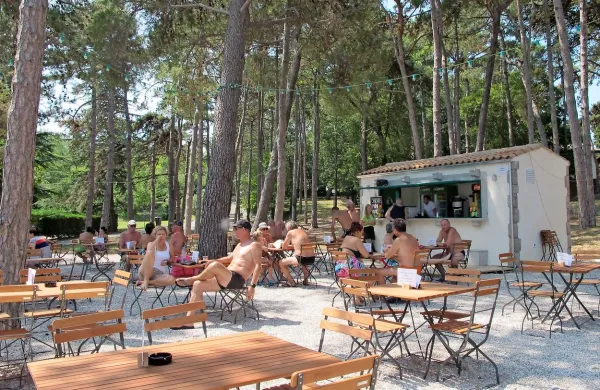 Končno gostinski obrat na plaži na Debelem rtiču