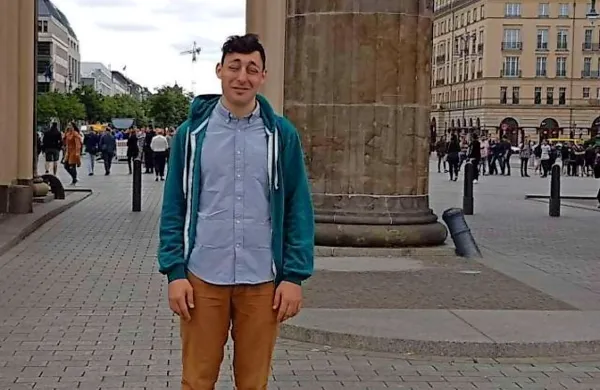 Ljubljanske policiste so v sredo obvestili, da svojci pogrešajo 
25-letnega Jonathana Reida Luskina, ki je državljan ZDA in ima 
stalno prebivališče v Hong Kongu.