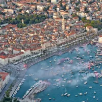 Split se je danes pozno popoldne poslovil od legendarnega pevca 
Oliverja Dragojevića.