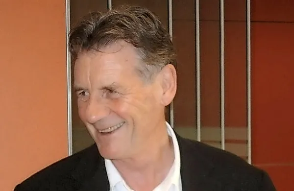 Michael Palin, član Monty Python, je lani junija londonski Britanski 
knjižnici podaril gradivo, povezano z ustvarjanjem te britanske 
humoristične skupine.