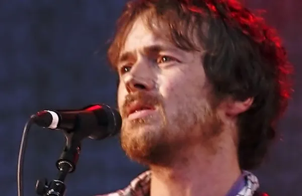 Koncert bo v skladu z glasbenikovimi željami sedeč.