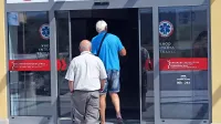 V obeh primorskih urgentnih centrih ocenjujejo, da je približno 
tretjina obiskov bolnikov nenujna in ne sodi na urgenco. 