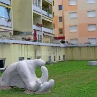 Roka in luna krasita nov sežanski park