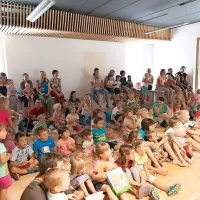 Tako kot sorodne prireditve v mestih prek poletja, tudi tista 
ajdovska ponuja koncerte, delavnice vseh vrst, gurmanske užitke.