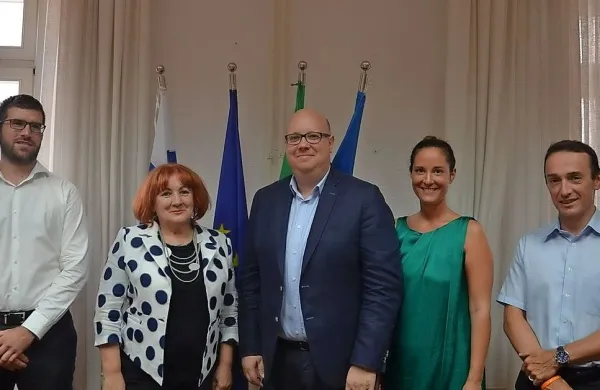 Dan za stiske ljudi in njihove zgodbe